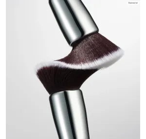 104 Foundation Buffer Brush Пензлик Для Тональної Основи